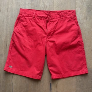 Lacoste shorts XL - Klarröda shorts från Lacoste , storlek 46/ XL