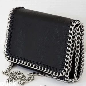 Tiamo väska  - Säljer min jätte fina tiamo väska som tyvärr inte kommer till användning då jag köpt ny! Den har en liten defekt på baksidan men kontakta för bilder (den syns knappt)! ❤️