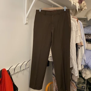 Kostymbyxor skönt mönster - Snygga bruna kostymbyxor
