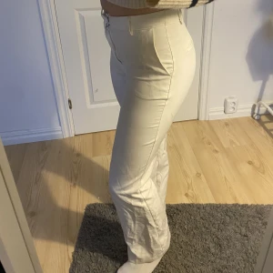 Bootcut kostymbyxor - Bootcut kostymbyxor från bikbok. Bra skick i storlek 36💓