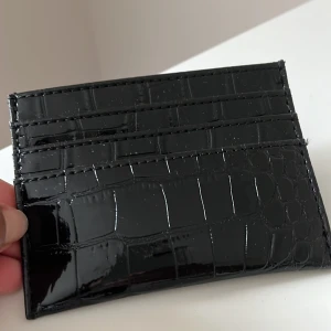 Korthållare  - Helt ny korthållare ifrån shein kommer tyvärr inte till användning 5 fack + ett i mitten. 