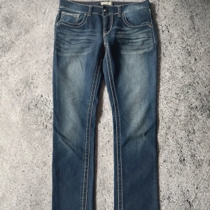 Lowwaist jeans - Ett par jätte fina Lowwaist jeans som jag säljer efter som dom inte riktigt är min storlek längre💗(priset går att diskuteras)