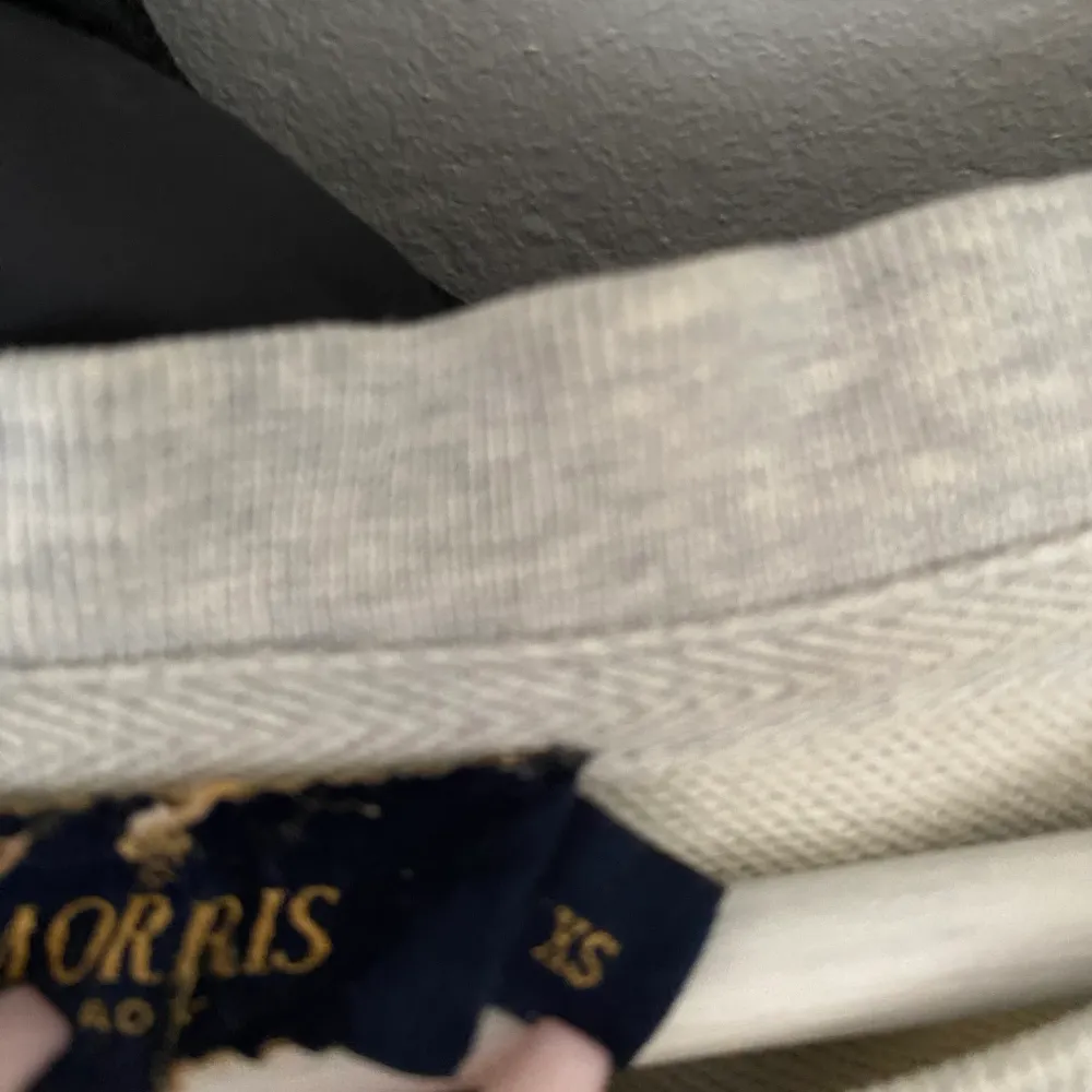 En Morris tröja men bra kvalite o bra kvalite på trycket, inte skadad eller sönder någonstans. Inte använt på ett bra tag då jag inte får tillfälle för de. Priset kan diskuteras  Nypris:1000kr . Tröjor & Koftor.