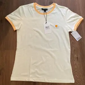 Helt ny ljusgul t-shirt från Brave Soul🎀 Aldrig använt, prislappen är kvar! Nyskick🩷