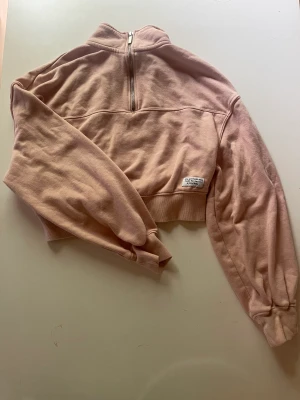 Tjock tröja - Rosa tjocktröja med dragkedja 💓