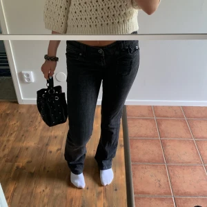 Grå jeans - Jättesnygga lågmidjade grå jeans