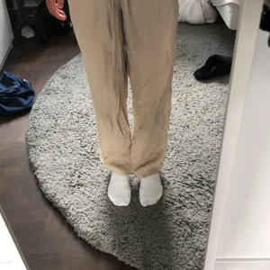 Linnebyxor  - Säljer för att inte kommit till användning jätte bra skick brukar själv vika ner kanten som ni ser på sista bilden 