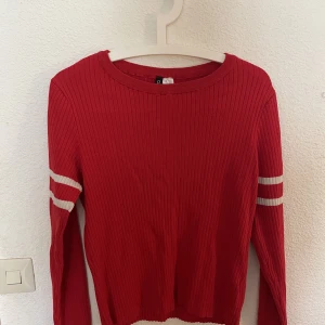 Ribbad tröja  - Bra skick och inte använt så mycket 
