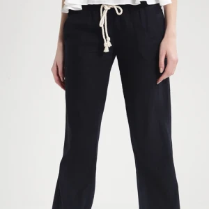 Roxy linnebyxor - Säljer nu mina linnebyxor då dem krymt i tvätten. Storlek M men nu passar dem nog xxs/xs