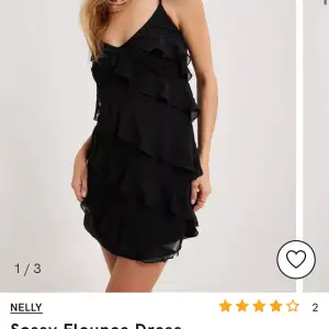 Säljer min populära klänning från Nelly då den inte kommit till användning. Klänningen är oanvänd med prislapp kvar. 
