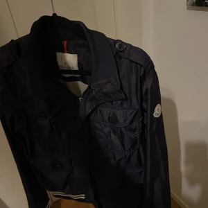 Moncler jacka  - Moncler höst jacka  Bra skick 