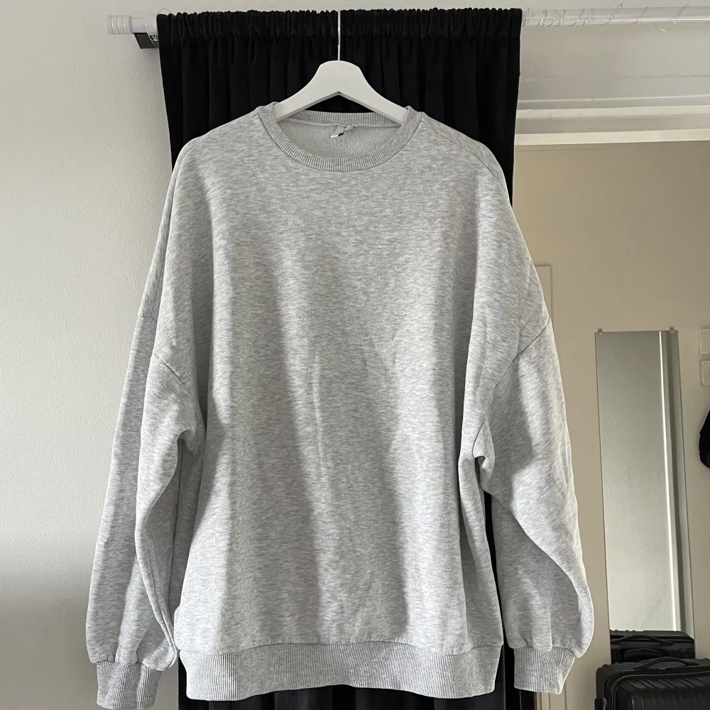 En ”perfect chunky sweater” från Nelly som är sparsamt använd.. Tröjor & Koftor.