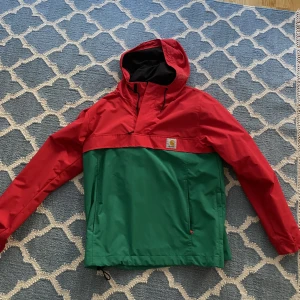 Carhartt jacka - Jackan är i väldigt bra skick och inte så använd. Hör av dig om du har frågor