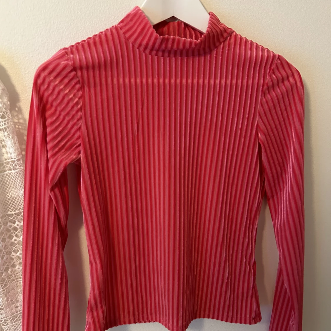 Supersnygg hot Pink tröja i mest och sammet! 🤩💖