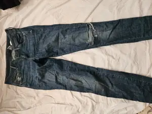 Jeans i bra skick  Super skinny  Low waist  28/32