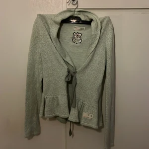 Mintgrön odd molly kofta - En mintgrön odd Molly kofta som är använd 2 gånger och är i väldigt bra skick. Den är skön och sticks inte. Priset kan diskuteras 