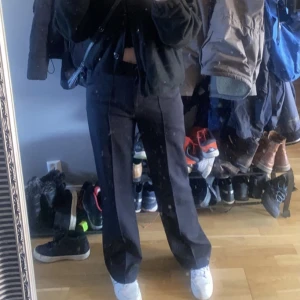 Madlady kostymbyxor  - Säljer nu mina favorit kostym byxor från madlady. Dom är använda fåtal gånger och i ny skick. Har du några funderingar, hör mer än gärna av dig. 💓