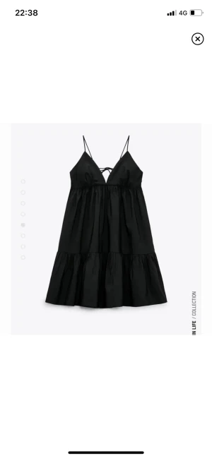 Zara kläning - Säljer denna populära klänningen ifrån zara som är slutsåld! Kommer inte till användning💞