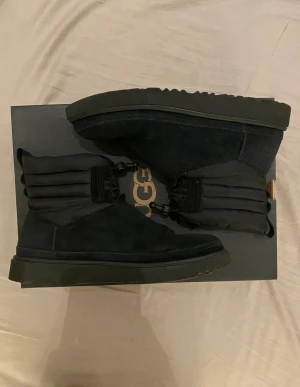 Puffer uggs - Bra kondition kommer med låda och skorna 