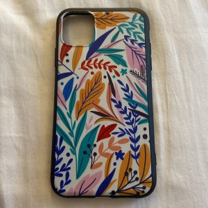 Mobilskql - Säljer detta mobilskal till iPhone 11, använt ca 2-3 gånger ( står ej för frakten ) 