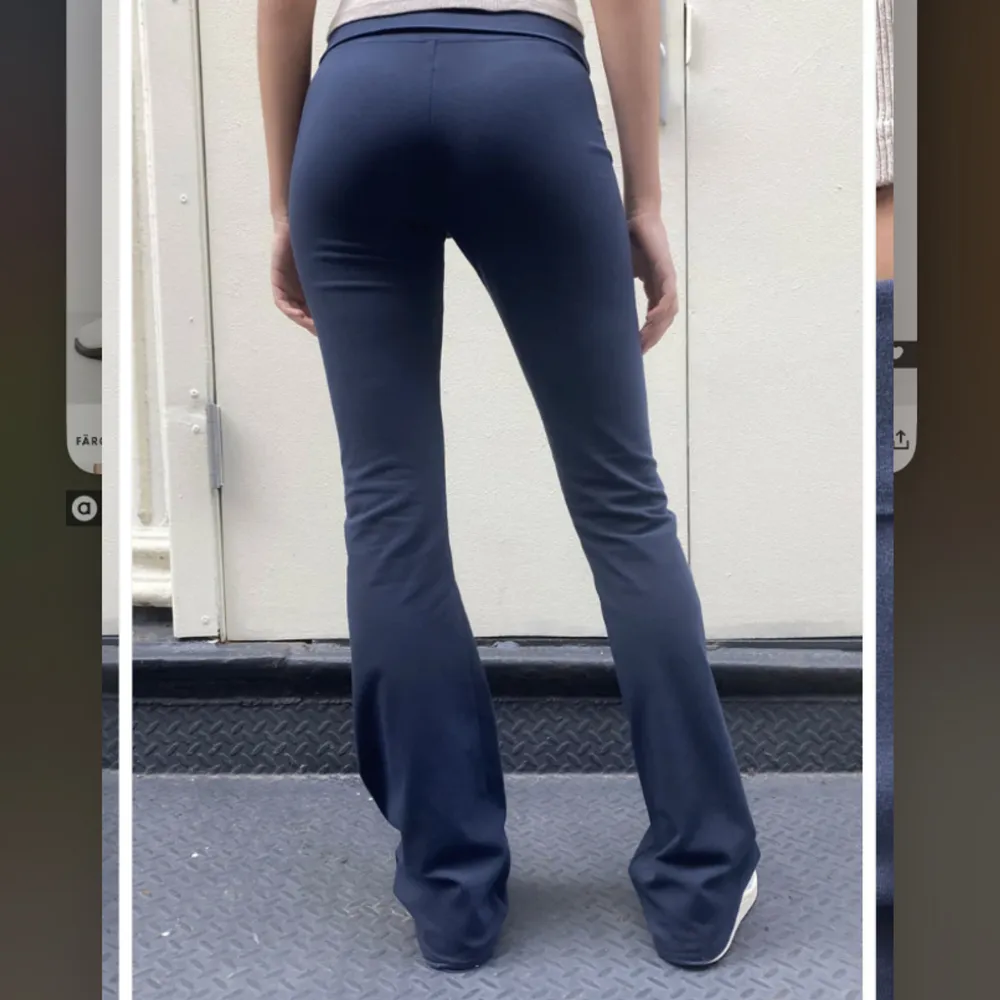 Säljer mina Priscilla Pants, aka de populära yogabyxorna, från Brandy Melville. Använda ett fåtal gånger så de är i toppenskick. Storlek One Size. Köp för 170kr+Frakt. Skriv för fler bilder!. Jeans & Byxor.