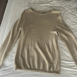 Tröja  - Nyinköpt tröja från Jack and Jones Använd endast 1 gång Storlek Large 