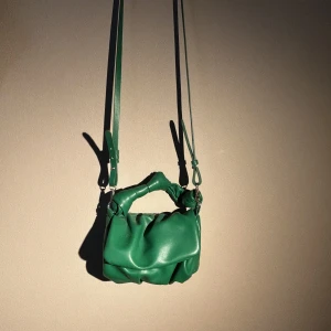 Handväska  - Superfin väska från zara i bra skick🙌