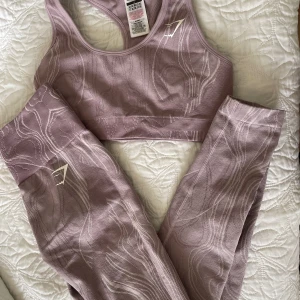 Gymset gymshark - Säljer detta gymset från gymshark ( sport bh och matchande tights). Köpte här på plick men sport-bh-n passade ej mig så säljer vidare!