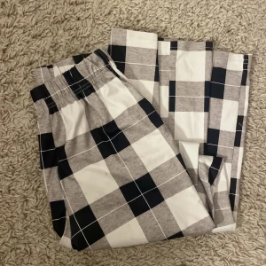 Rutiga pyjamasbyxor  - Får ingen användning därför säljer jag!☺️