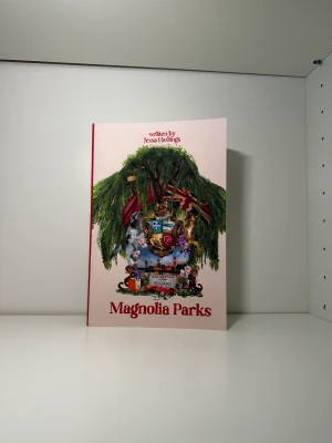 Magnolia Parks  - Den är på engelska. Säljer indie upplagan som knappt man kan få tag på då jag har valt att fokusera på orion versionen. Läst den en gång, men den är i fint skick 