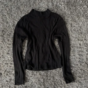 Svart polotröja - Svart polotröja 🤍använt skick! 