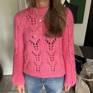 Ganni tröja - Säljer denhär så fina tröjan från Ganni. Är i så bra skick!💗Frakt ingår ej
