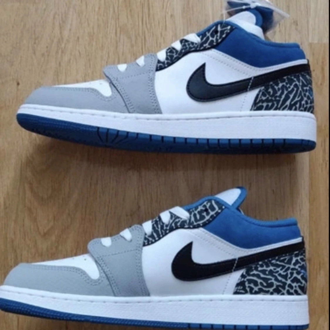 Jordan 1 low true blue