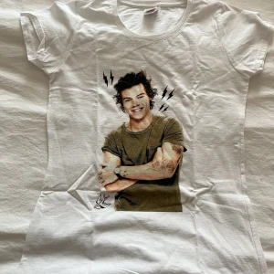 Harry Styles tshirt  - Tshirt med Harry Styles på! Knappt använd 