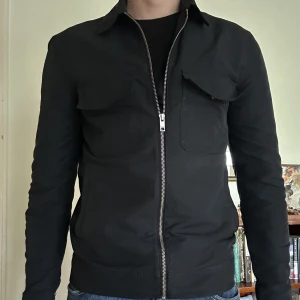 Elvine Overshirt  - En riktigt snygg overshirt med skönt material och bra passform. Strl S. Nypris: 2199.