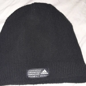 Fin adidas mössa - Sljer den för jag aldrig använt den