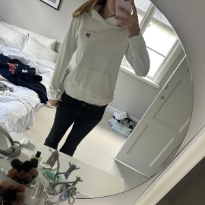 Gant hoodie - Så skön och fin gant hoodie. I nyskick och inga fläckar! Nypris ca 1000kr