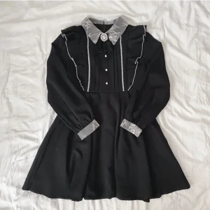 Rojita klänning  - !RESERVERAD! Klänning från rojita i ny skick! Använts ett fåtal gånger! Super söt och perfekt för Jirai Kei!