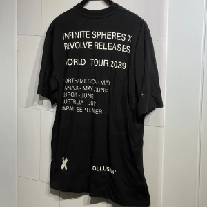 oversized t-shirt med tryck - 20 kr