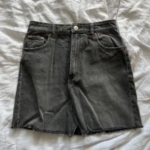 Jeans kjol - Grå jeans kjol från zara