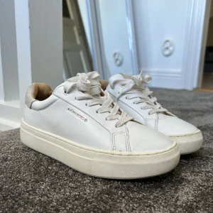 Skor  - Säljer mina Björn Borg skor pga för små, använda 3 gånger. Nypris 1000 kr 