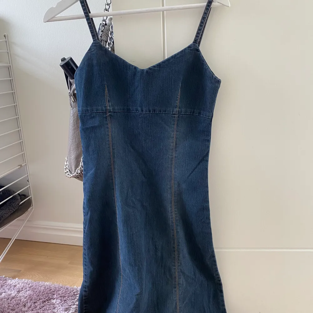 Jeans klänning från vila i storlek xs. Klänningar.