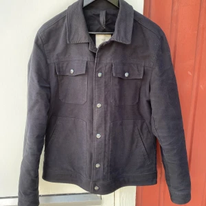 Höstjacka - Perfekt jacka till hösten Märke: Mango Storlek M men kan passa S