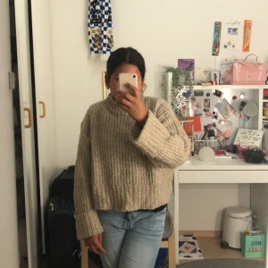  Stickad tröja  - En stikad tröja i storlek xs. Säljer den för den inte kommer till användning. Inga skador. Pris går att diskutera.