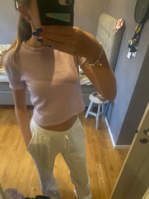  Lilatröja  - En lila tröja från zara💕säljer den då den inte kommer till användning länge 💜kontakta för frågor 💜