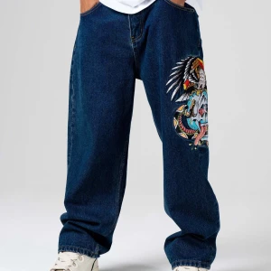 Ed hardy jeans - Intressekoll på dessa ed hardy jeansen, köpte för 1500 på zalando. nyskick och storlek medium, passar som en L på mig som är xs. Passformen står att det är för män men funkar lika bra för alla. 💓 kontakta mig för fler bilder eller om du har några frågor!!