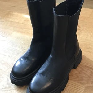 Kängor - Snygga kängor från k.cobler endast använda 1 gång pga fel strl. Nypris 1500kr