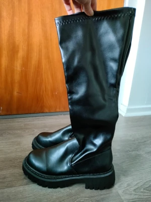 Svarta pumps - Jätte sköna och luftiga skor. Aldrig använda