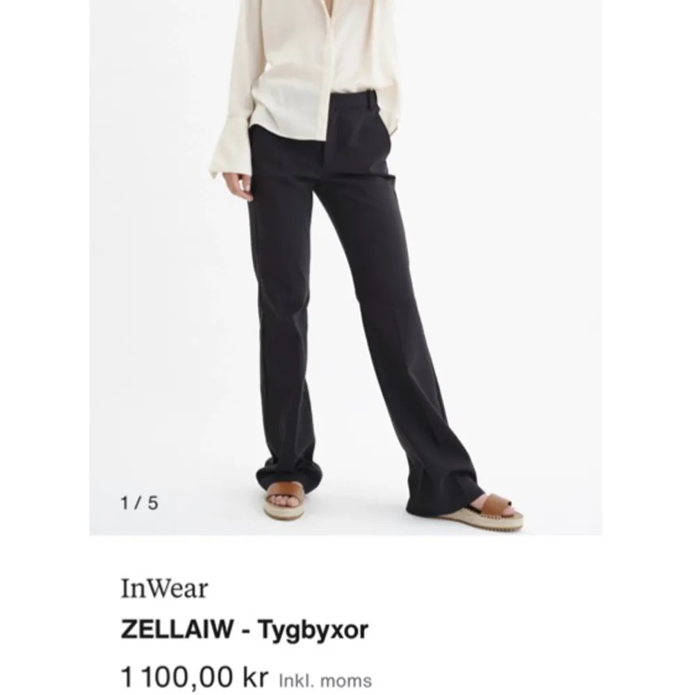 Kostymbyxor som inte kommer till användning. Endast använt en gång. Jag är 176. Nypris 1100kr💗. Jeans & Byxor.