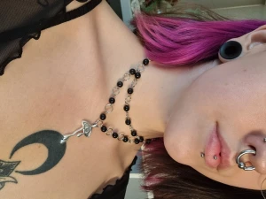 Pärlhalsband med öga - Helt i rostfritt stål förutom pärlor och charms 🖤   Skulle du vara orolig att halsbandet är för kort så är det bara att skriva så sätter jag dit en extra förlängning utan extra kostnad